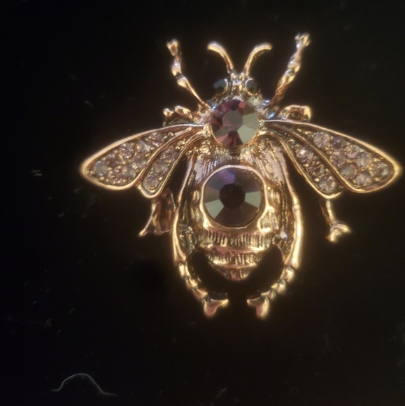 New Rhinestone Bee Brooch. - Picture 4 of 14